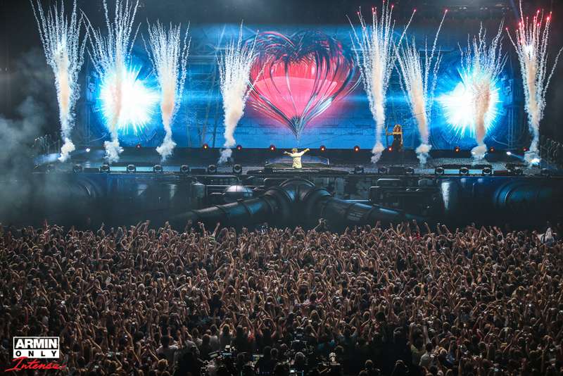 Biletele la show-ul lui Armin van Buuren, ARMIN ONLY INTENSE de 110 Ron sunt SOLD OUT