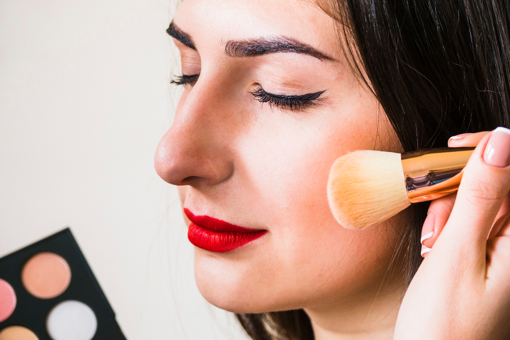 Tehnici de machiaj pentru un look impecabil