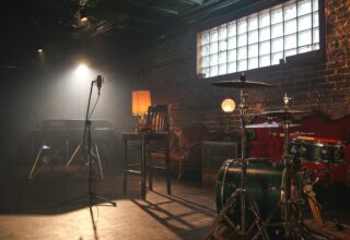 Misterul Coloanei Sonore: Cum Creează Muzica de Film Emoția Pură și Subconștientul Vizual