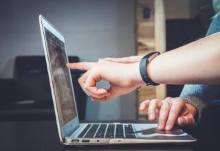 Întrebările Despuiate de Clisee: Cum Ajungi la Miezul Subiectului în Orice Conversație